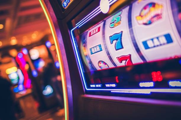 moba Bigger Bass Bonanza slot interface showing five-reel grid and fishing theme